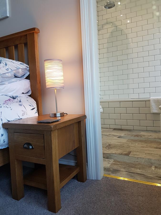 ペニストーン Lyndene Bed & Breakfast エクステリア 写真