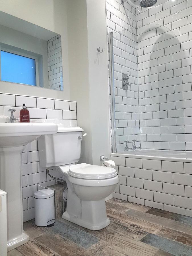 ペニストーン Lyndene Bed & Breakfast エクステリア 写真