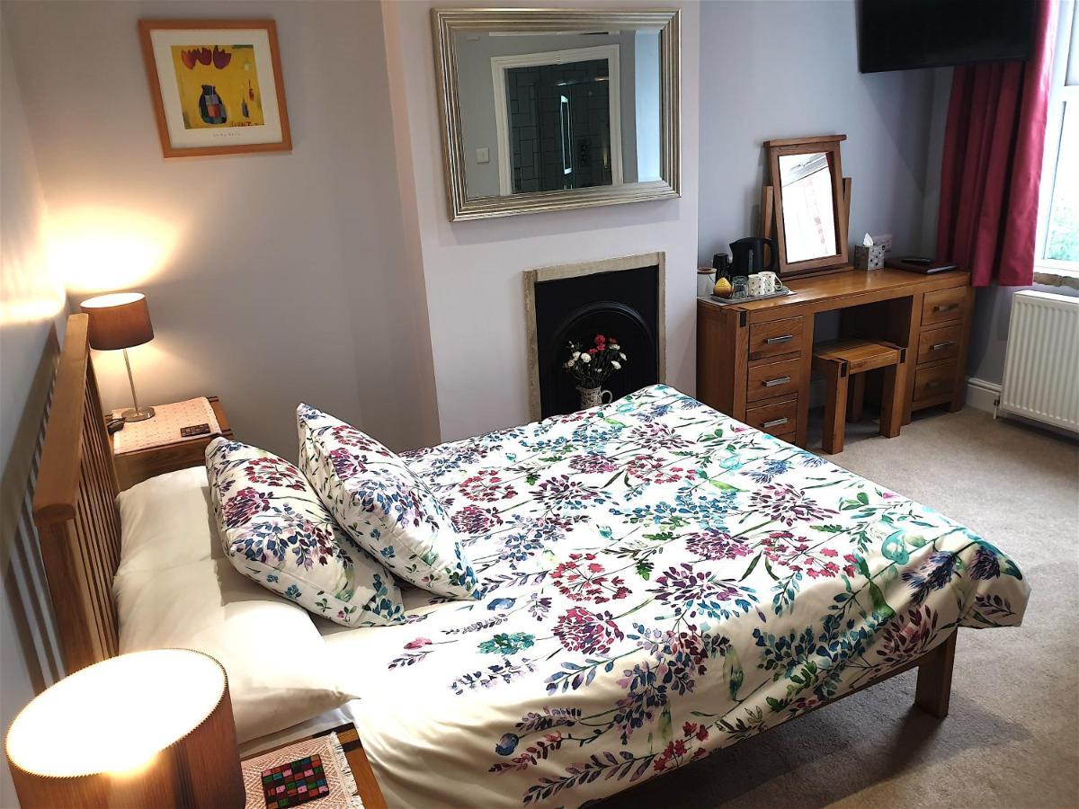 ペニストーン Lyndene Bed & Breakfast エクステリア 写真