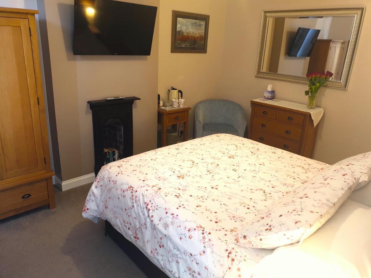 ペニストーン Lyndene Bed & Breakfast エクステリア 写真