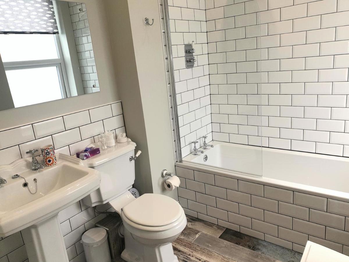 ペニストーン Lyndene Bed & Breakfast エクステリア 写真