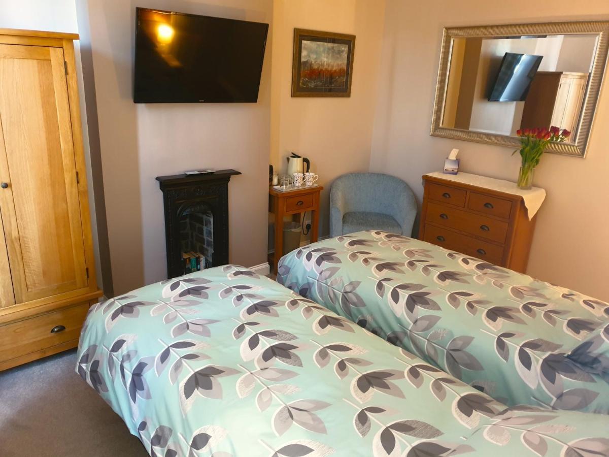 ペニストーン Lyndene Bed & Breakfast エクステリア 写真