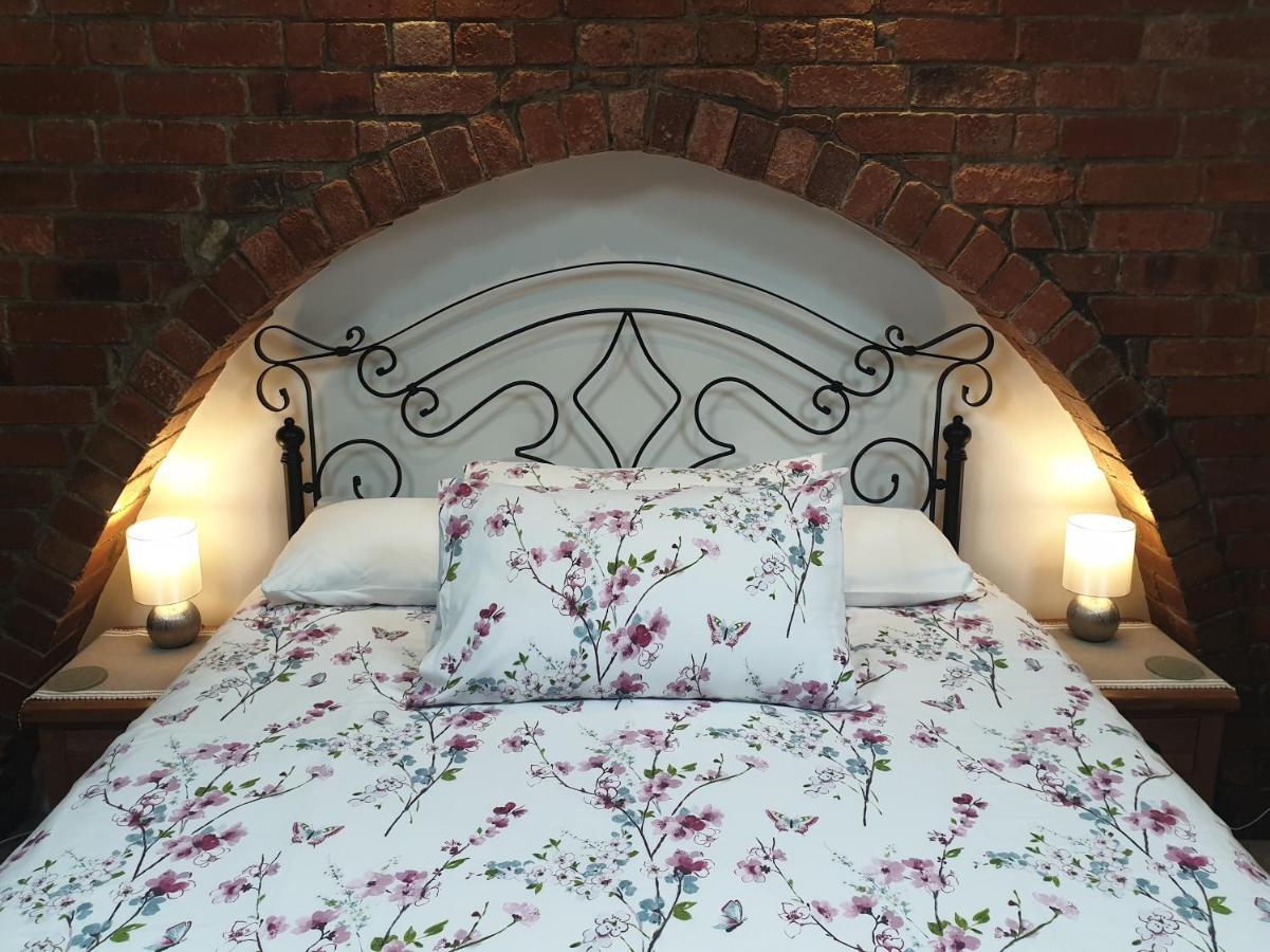 ペニストーン Lyndene Bed & Breakfast エクステリア 写真