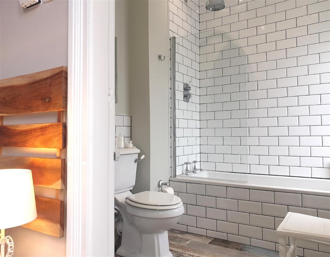 ペニストーン Lyndene Bed & Breakfast エクステリア 写真