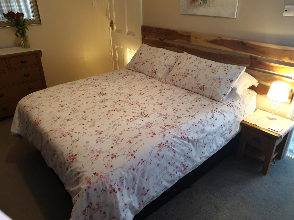 ペニストーン Lyndene Bed & Breakfast エクステリア 写真